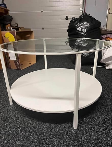 Säljer ett nytt soffbord