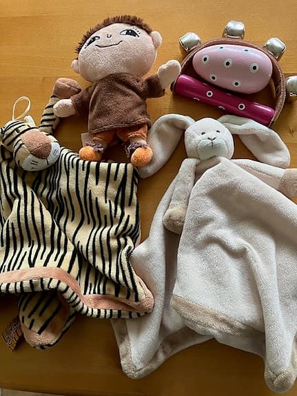 Dinglisar liten alfonsdocka baby maracas