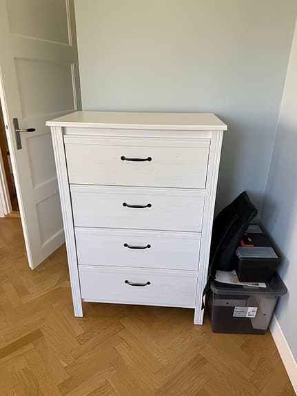 IKEA byrå - först till kvarn (hämtas i Bromma)