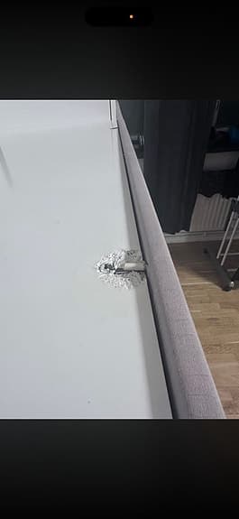 Vit tv-sektion / mediamöbel med högskåp och vitrindörr"