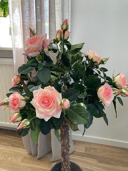Rosen träd -konstgjord