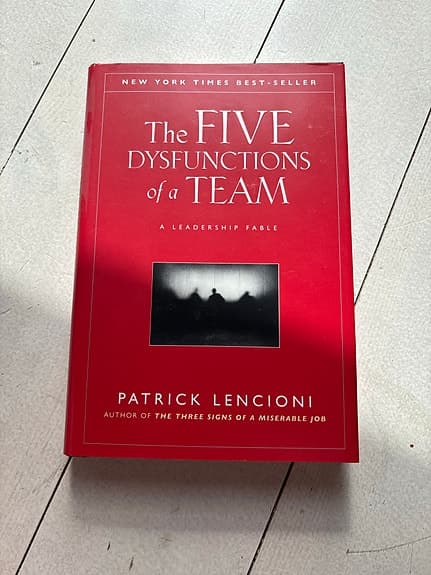 The Five Dysfunctions of a Team bok av Patrick Lencioni