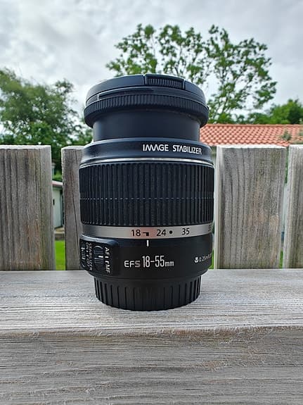 Canon EFS 18-55mm & 55-250mm zoomobjektiv och motljusskydd