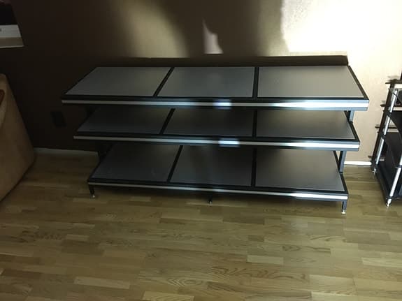 Rymlig stereomöbel från solid tech