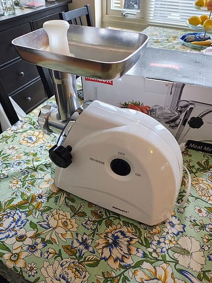 Elektrisk köttkvarn Menuett – med tillbehör
