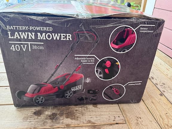 Batteridriven gräsklippare 40 V 38 cm 4 Ah