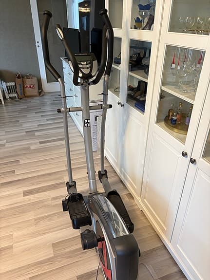 Crosstrainer silver/svart med display