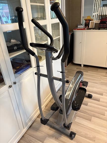 Crosstrainer silver/svart med display