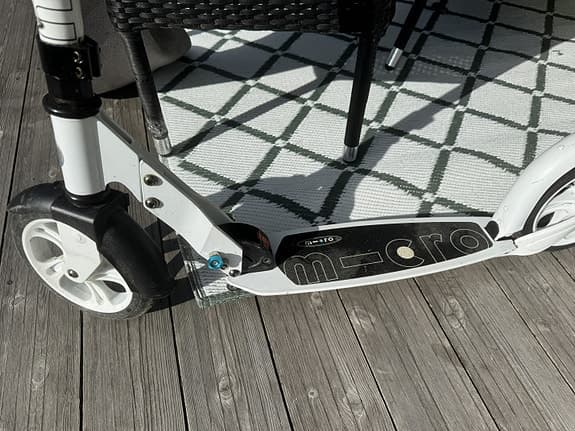 Micro kickbike sparkcykel vit