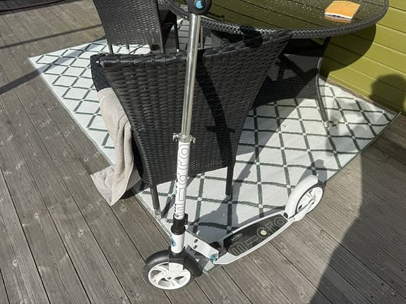 Micro kickbike sparkcykel vit