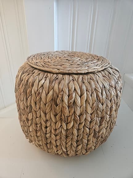 Sittpall med förvaring.
