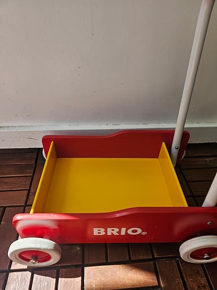 BRIO gåvagn röd gul
