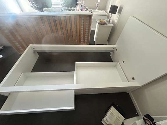 IKEA sängstomme med förvaring vit