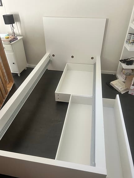 IKEA sängstomme med förvaring vit
