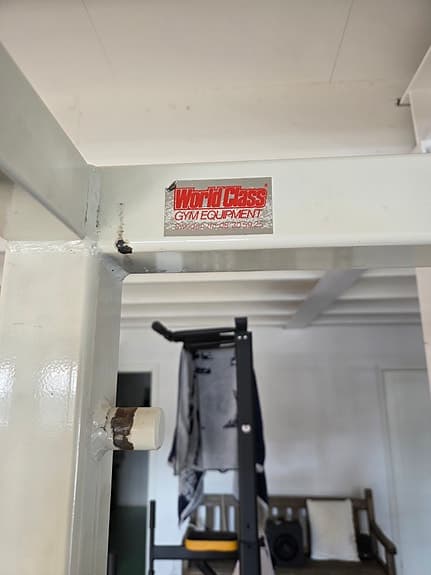 Smithmaskin world class , 130 kg vikter, bänk.