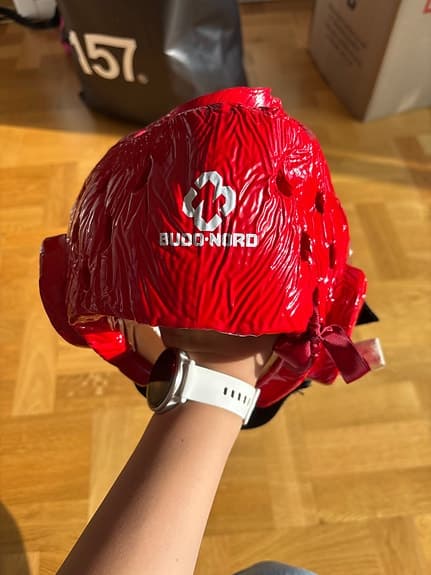 Budo-Nord kampsportshjälm röd med visir
