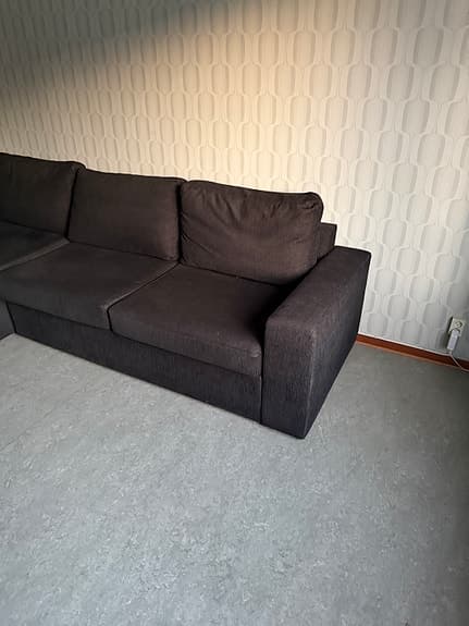 Måste bort snarast! Svart Bäddsoffa med förvaring