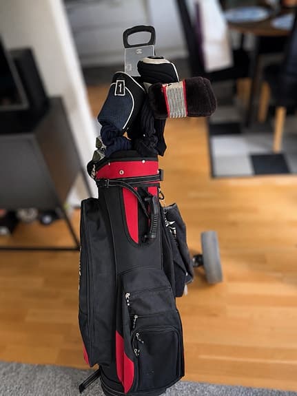 Golfset med bag och vagn svart/röd