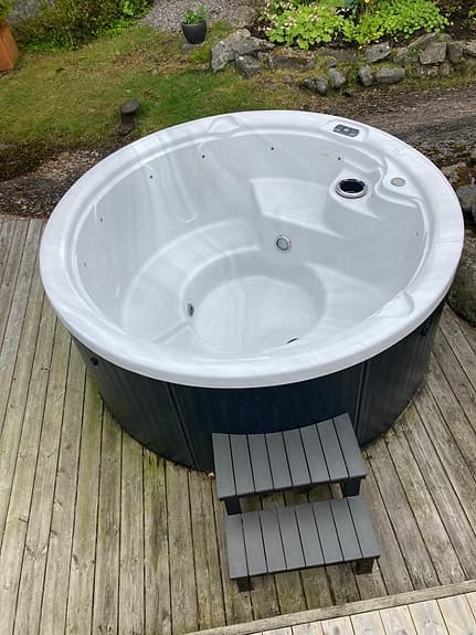 Runt utespa bubbelpool grå