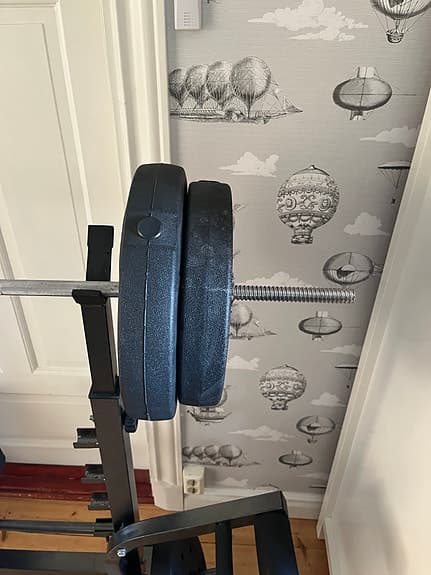 Träningsbänk bänkpress benchpress 4 in 1 skivstång, hantlar och 100kg i vikter