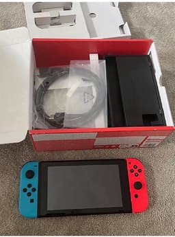 Nintendo Switch spelkonsol med blå/röd Joy-Con
