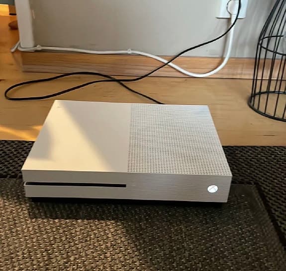 Microsoft Xbox One S spelkonsol vit