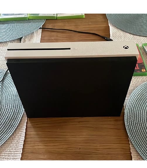 Microsoft Xbox One S spelkonsol vit
