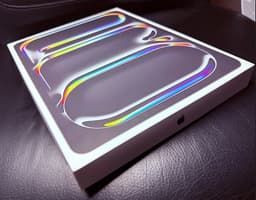 Apple iPad Pro 13-inch (M5) - HELT NY OÖPPNAD med kvitto