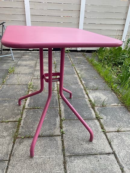 Fermob trädgårdsbord rosa (5 st) och grågrön (5 st)
