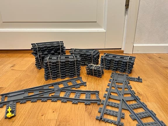 LEGO City tåg med vagnar och räls #60197
