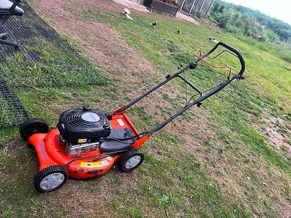 Husqvarna R52SE bensindriven gräsklippare röd
