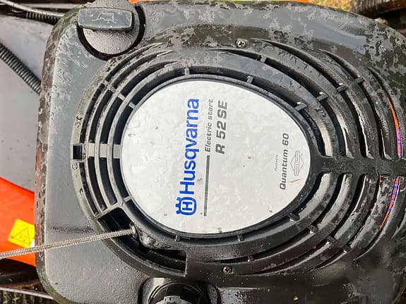 Husqvarna R52SE bensindriven gräsklippare röd