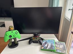Xbox Series X med skärm och spel
