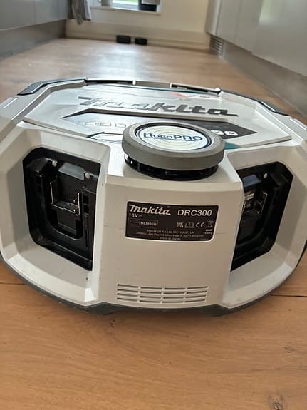 Makita DRC300 RoboPRO robotdammsugare + 2 batterier ingår