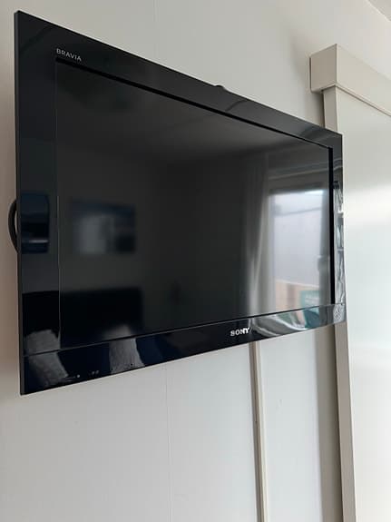 Sony Bravia 32” TV – KDL-32BX300 väggmonterad