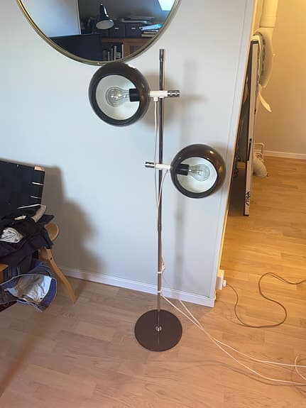 Retro golvlampa ”Hemi Klot 1” – Brun 70-talsklassiker.