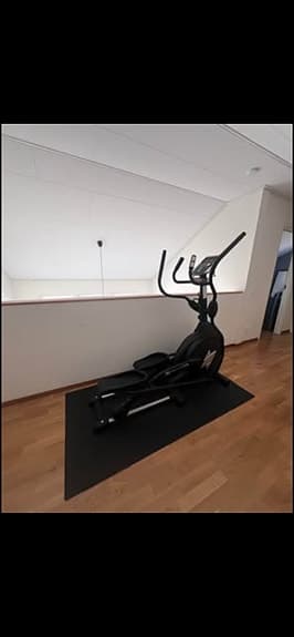 Crosstrainer svart träningsmaskin-Xterra FS3.9e – mycket fint skick