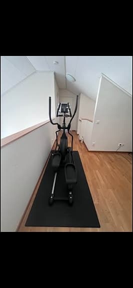Crosstrainer svart träningsmaskin-Xterra FS3.9e – mycket fint skick
