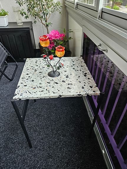 RGE sidobord terrazzo skiva svart ställning
