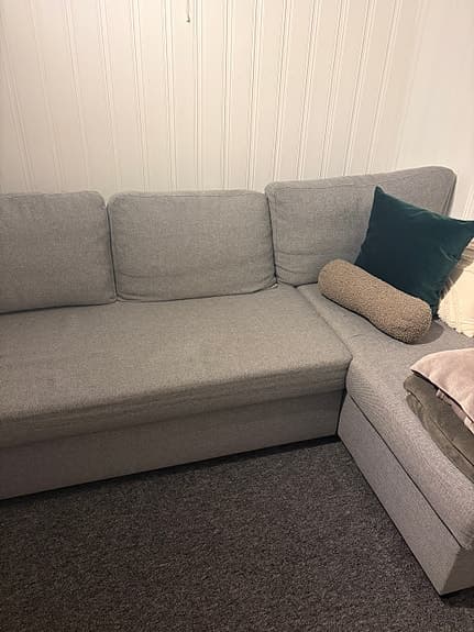 Grå Bäddsoffa i bra skick