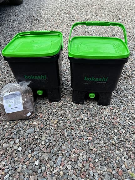 2 st Bokashi komposthinkar med lock och kran