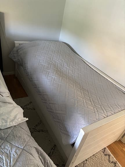 IKEA säng med förvaring