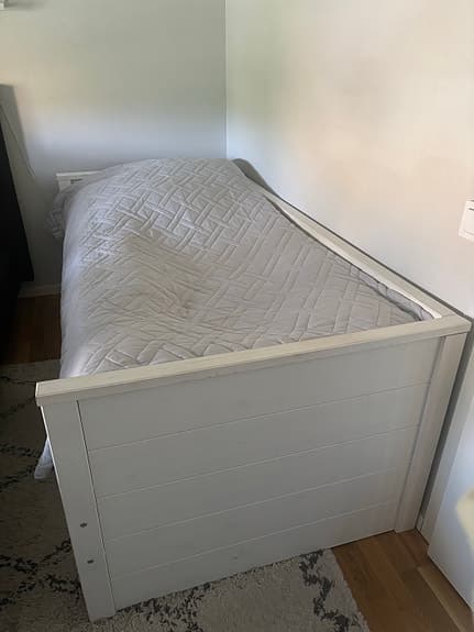 IKEA säng med förvaring