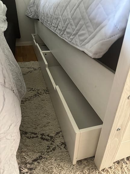 IKEA säng med förvaring