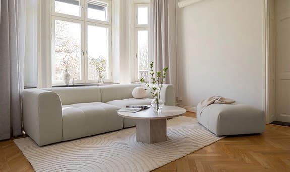 Ny Cloud 3-sitssoffa i beige från SoffaDirekt säljes.