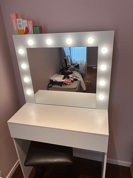 IKEA sminkspegel med belysning och sminkbord vitt