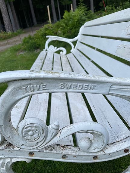 Tuve Sweden vit trädgårdsbänk i gjutjärn