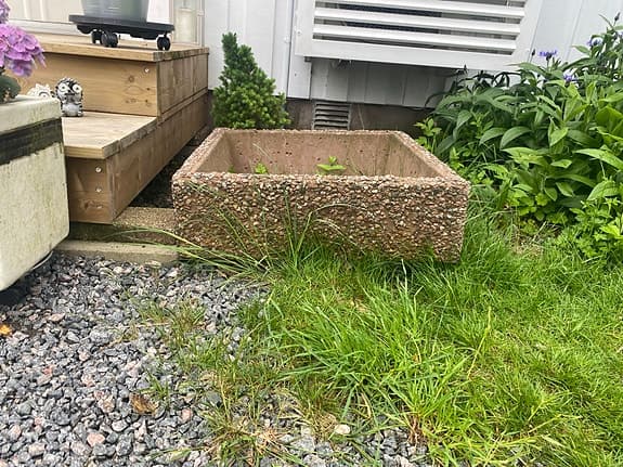 Rektangulär stenkruka / blomlåda/ planteringslåda utomhus i betong
