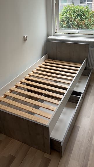 Jysk sängram 90x200 med förvaring grå