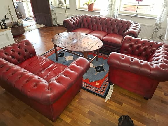Chesterfield grupp i oxblod